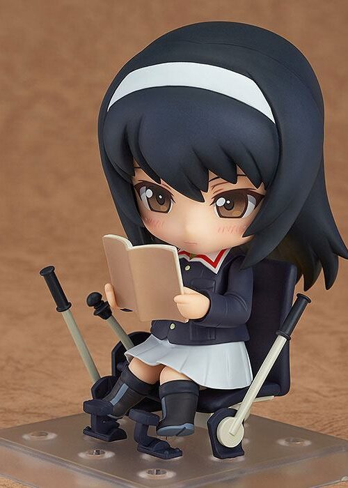 Descubre el apasionante mundo de Figura Girls und Panzer Nendoroid Mako Reizei 10 cm.