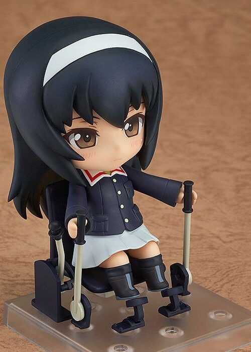 Descubre el apasionante mundo de Figura Girls und Panzer Nendoroid Mako Reizei 10 cm.