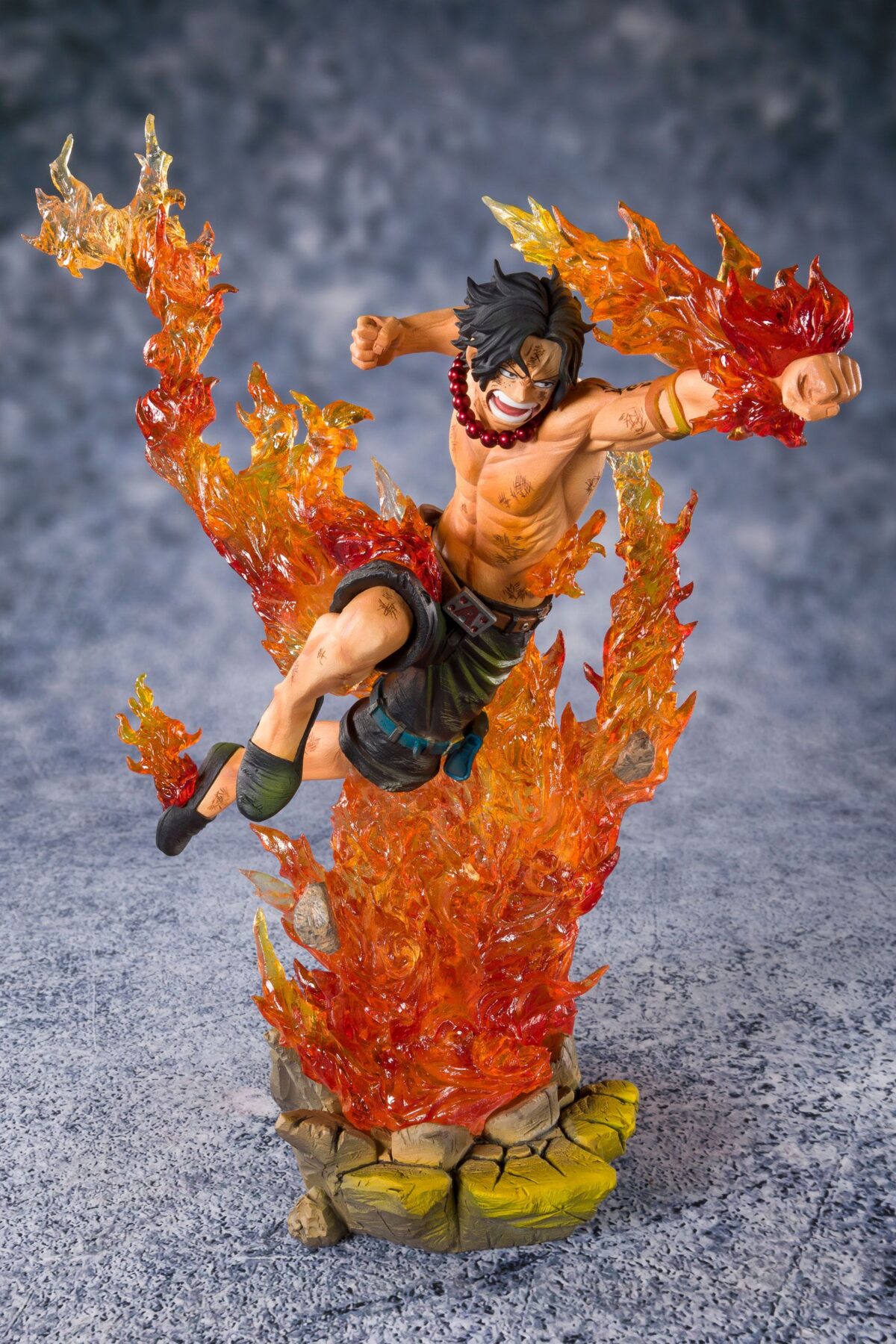 Descubre el apasionante mundo de Figura One Piece Portgas D Ace Commander.