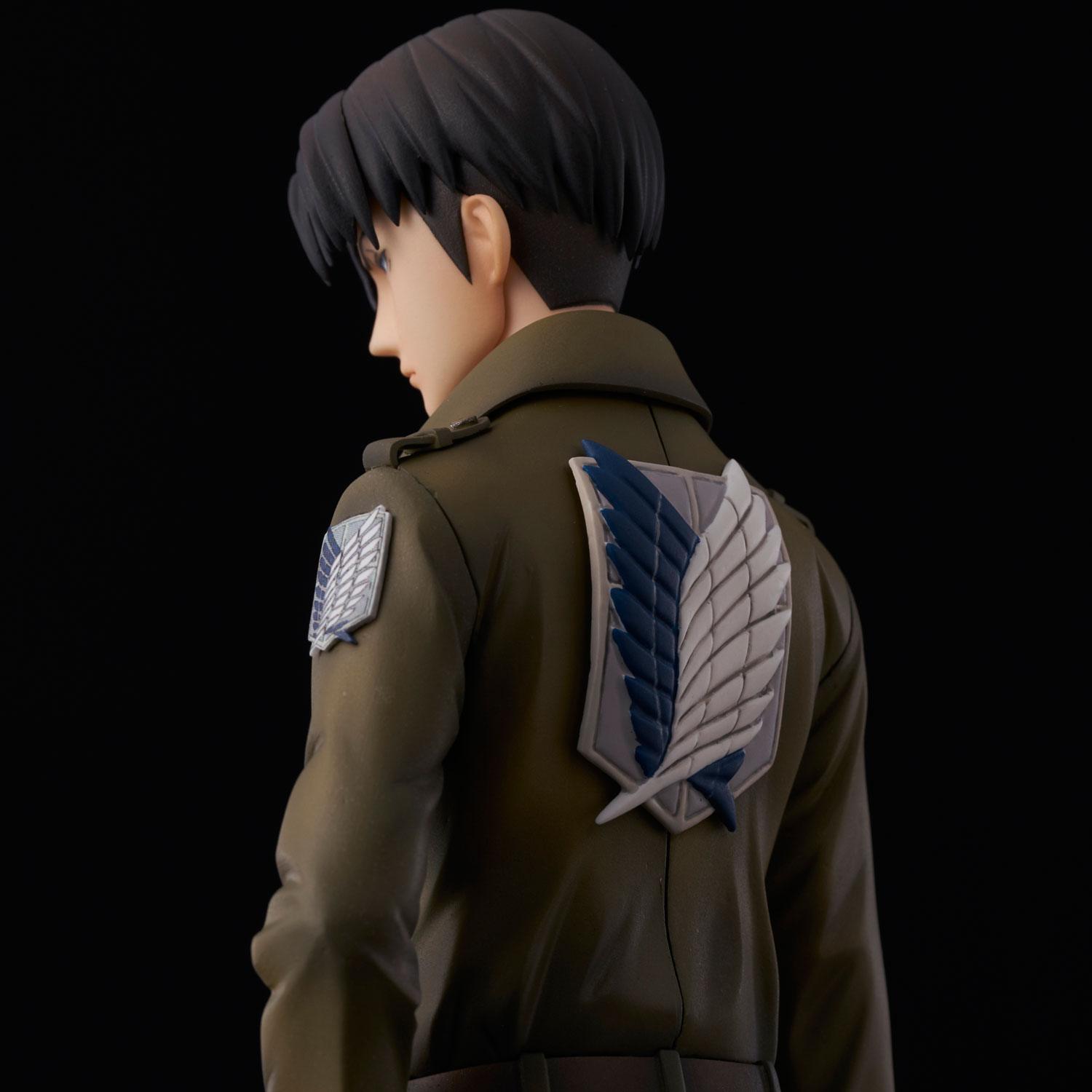 Figura Ataque a los Titanes Levi Coat