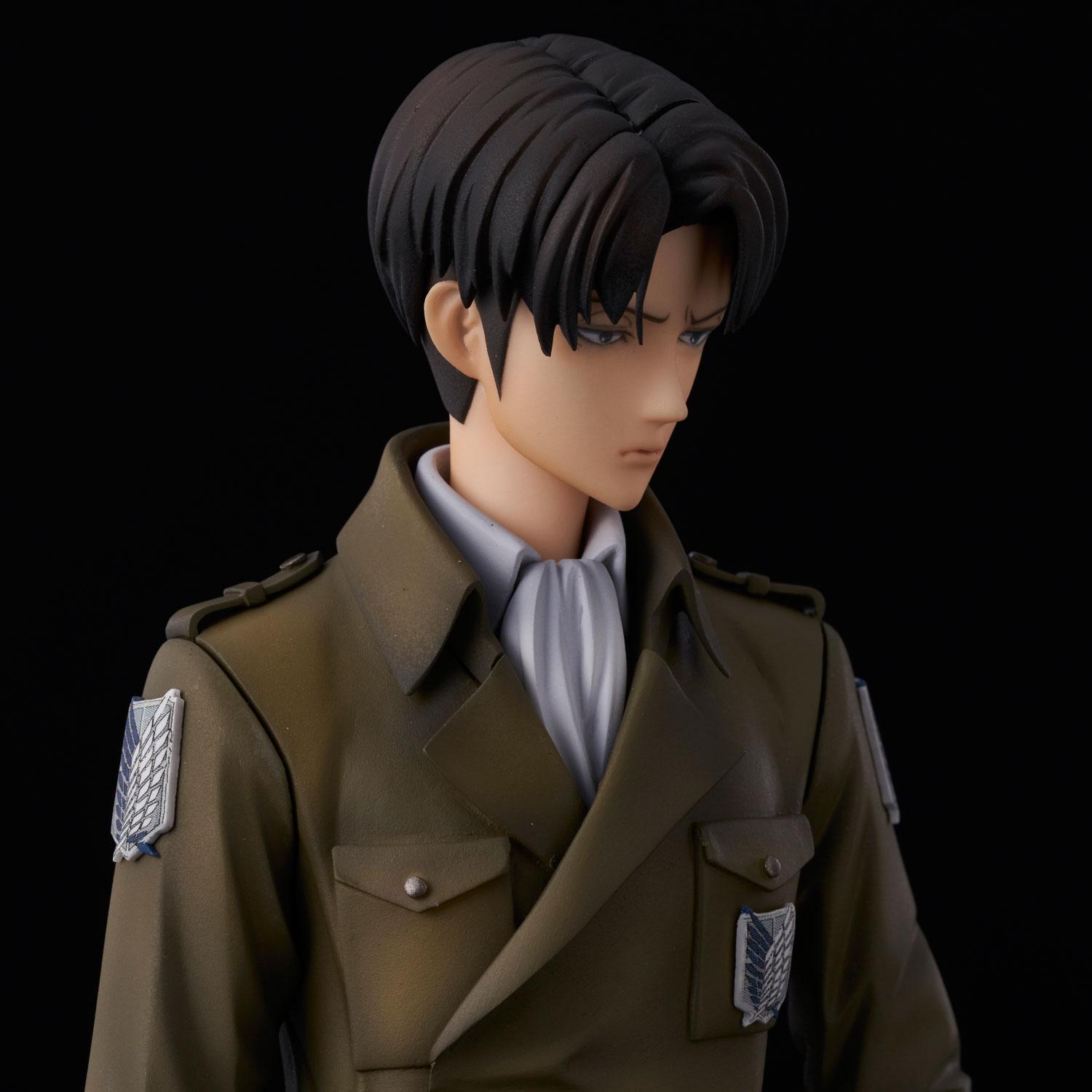 Figura Ataque a los Titanes Levi Coat