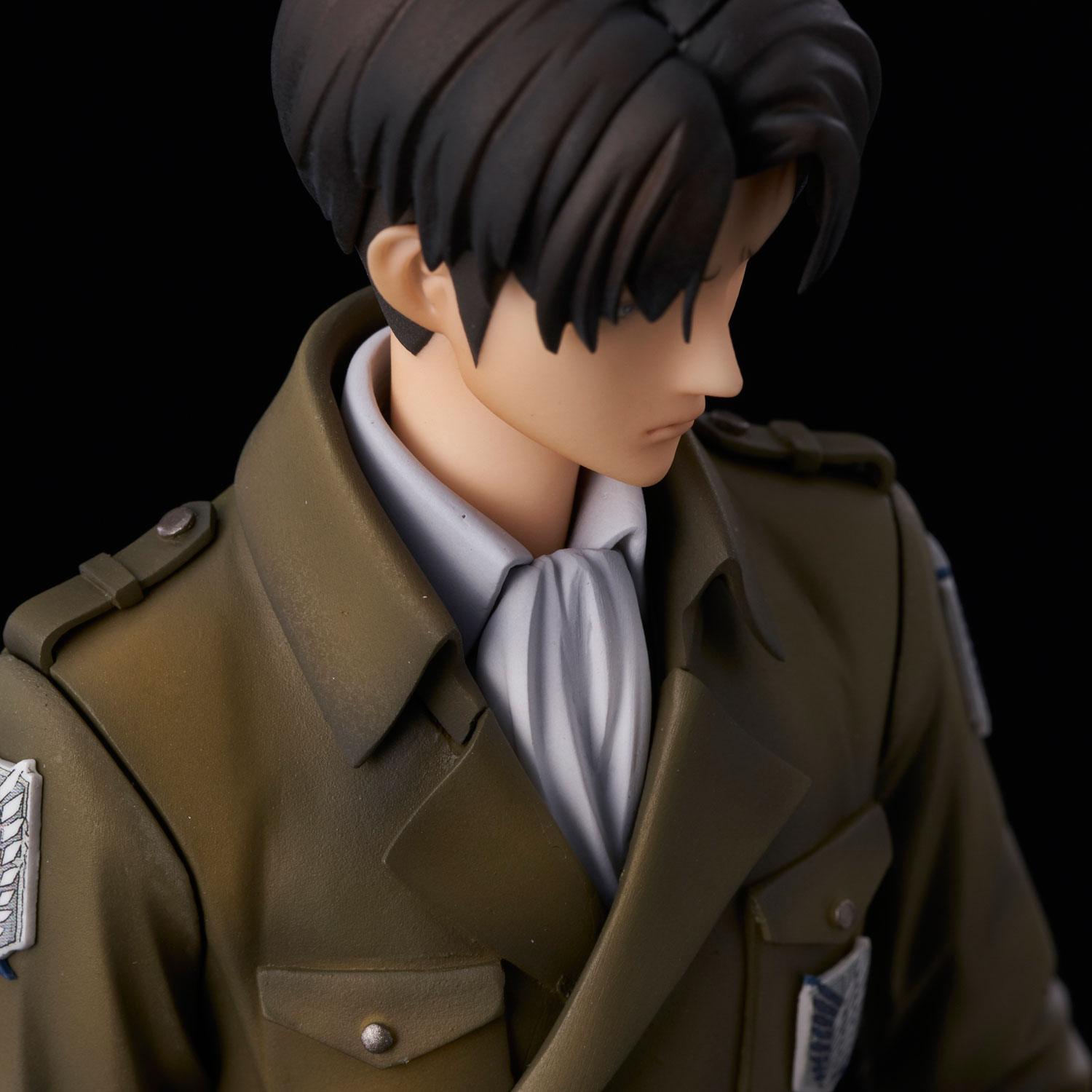 Figura Ataque a los Titanes Levi Coat