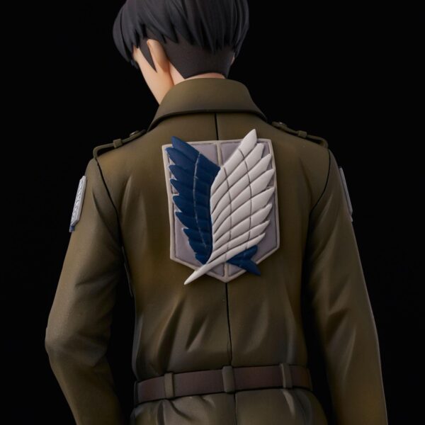 Figura Ataque a los Titanes Levi Coat