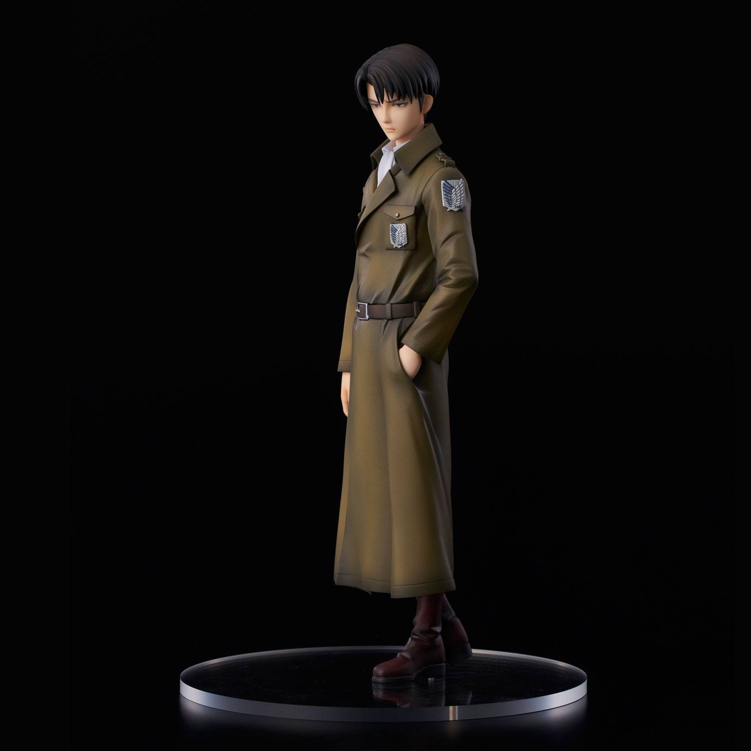 Figura Ataque a los Titanes Levi Coat