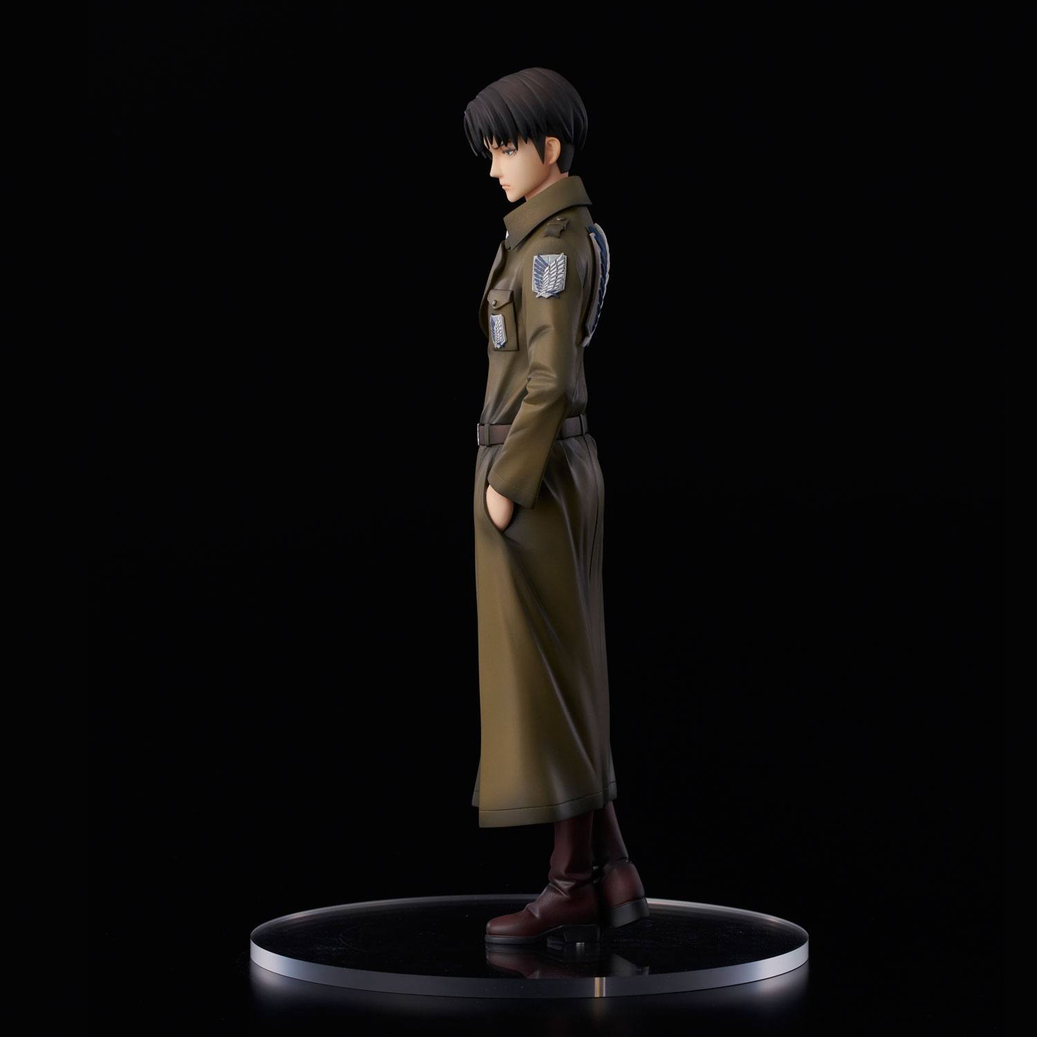 Figura Ataque a los Titanes Levi Coat