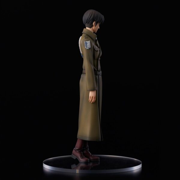 Figura Ataque a los Titanes Levi Coat