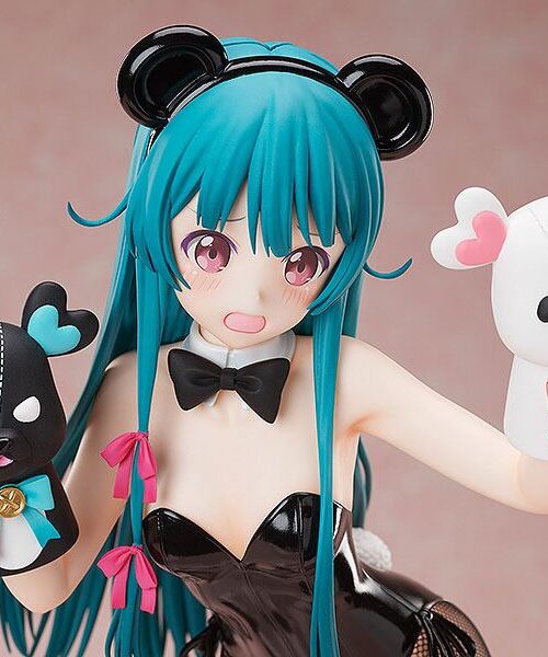 Descubre el apasionante mundo de Estatua Kuma Bear Yuna Bear Suit.