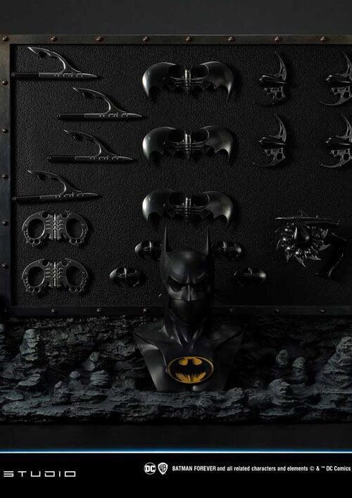 Descubre el apasionante mundo de Estatua Batman Ultimate Bonus Version.