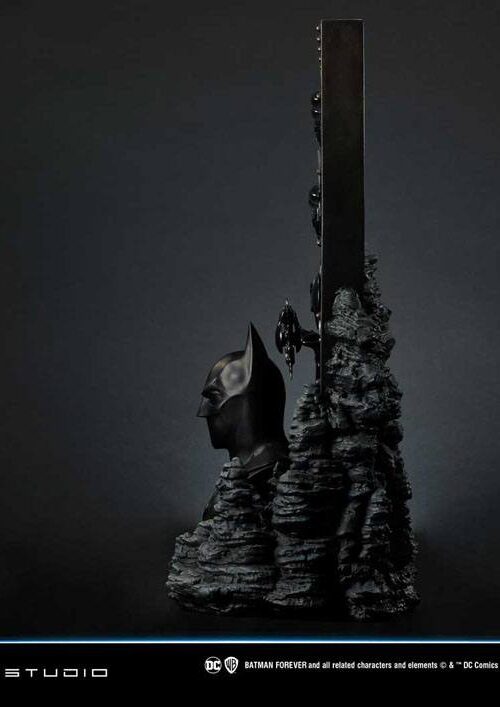 Descubre el apasionante mundo de Estatua Batman Ultimate Bonus Version.