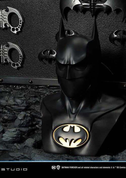 Descubre el apasionante mundo de Estatua Batman Ultimate Bonus Version.