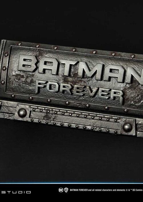 Descubre el apasionante mundo de Estatua Batman Ultimate Bonus Version.