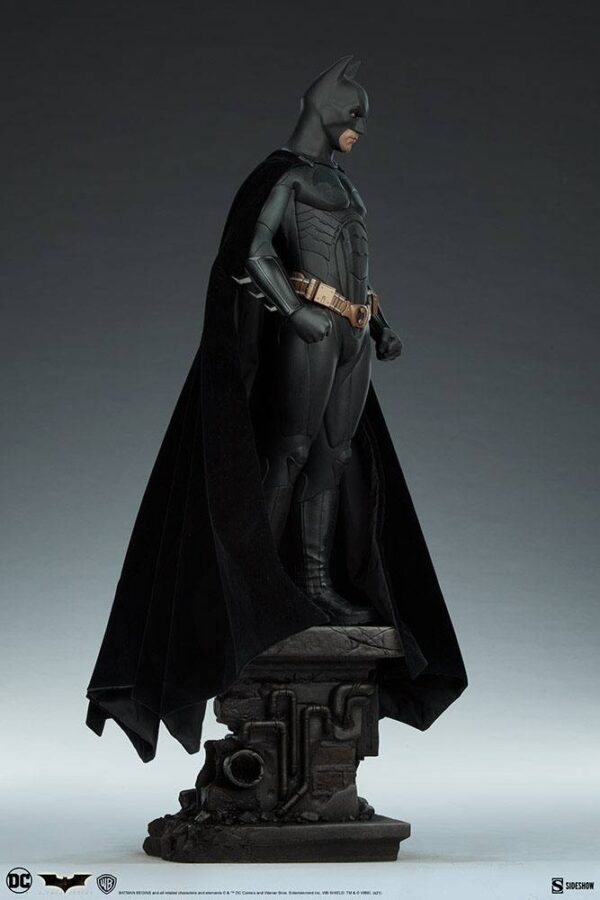 Descubre el apasionante mundo de Estatua Premium Format Batman.