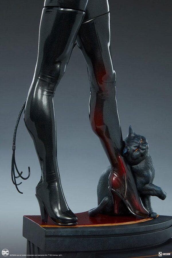 Descubre el apasionante mundo de Estatua Premium Format Catwoman.