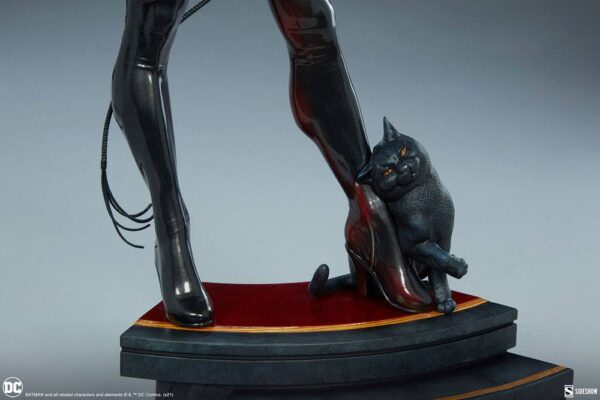 Descubre el apasionante mundo de Estatua Premium Format Catwoman.