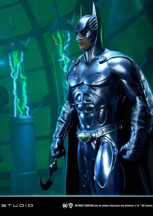 Descubre el apasionante mundo de Estatua Batman Sonar Suit Bonus.