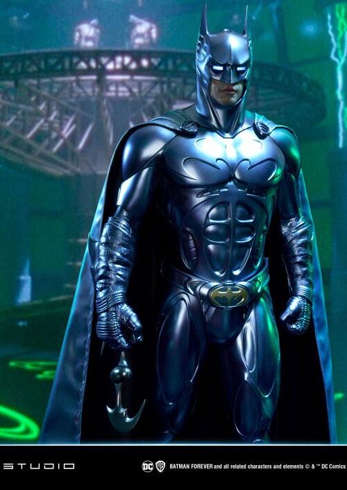 Descubre el apasionante mundo de Estatua Batman Sonar Suit Bonus.