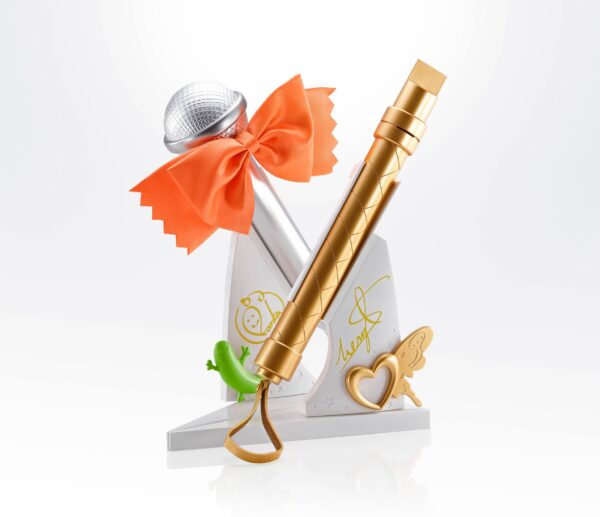 Descubre el apasionante mundo de Replica Microfono de Sheryl Nome.