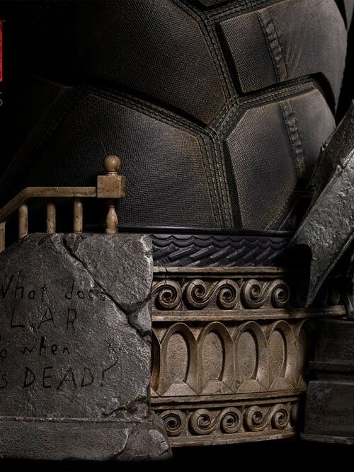 Descubre el apasionante mundo de Busto The Batman tamaño natural.
