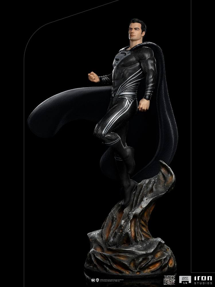 Estatua Art Scale Superman Black Suit