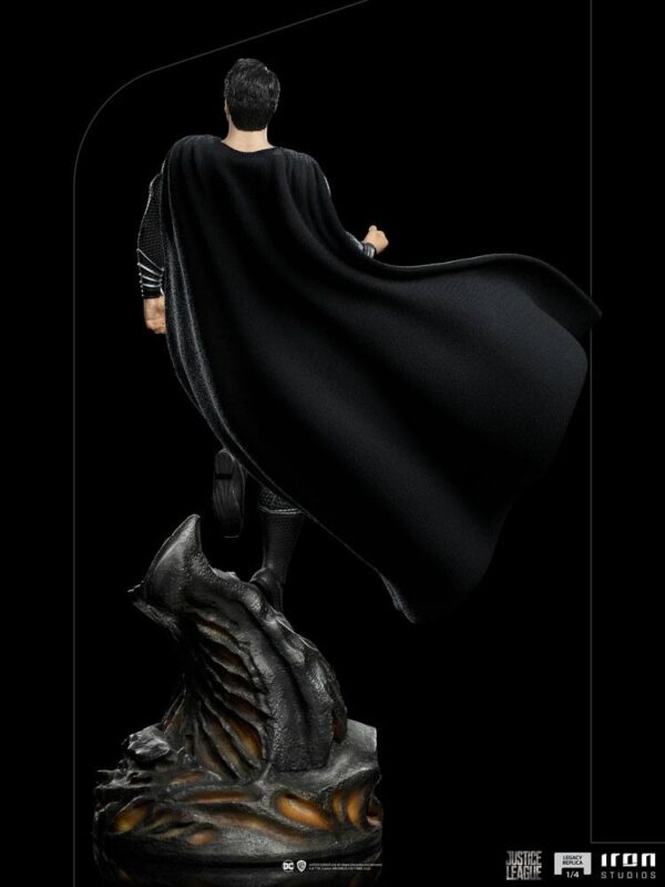 Estatua Art Scale Superman Black Suit