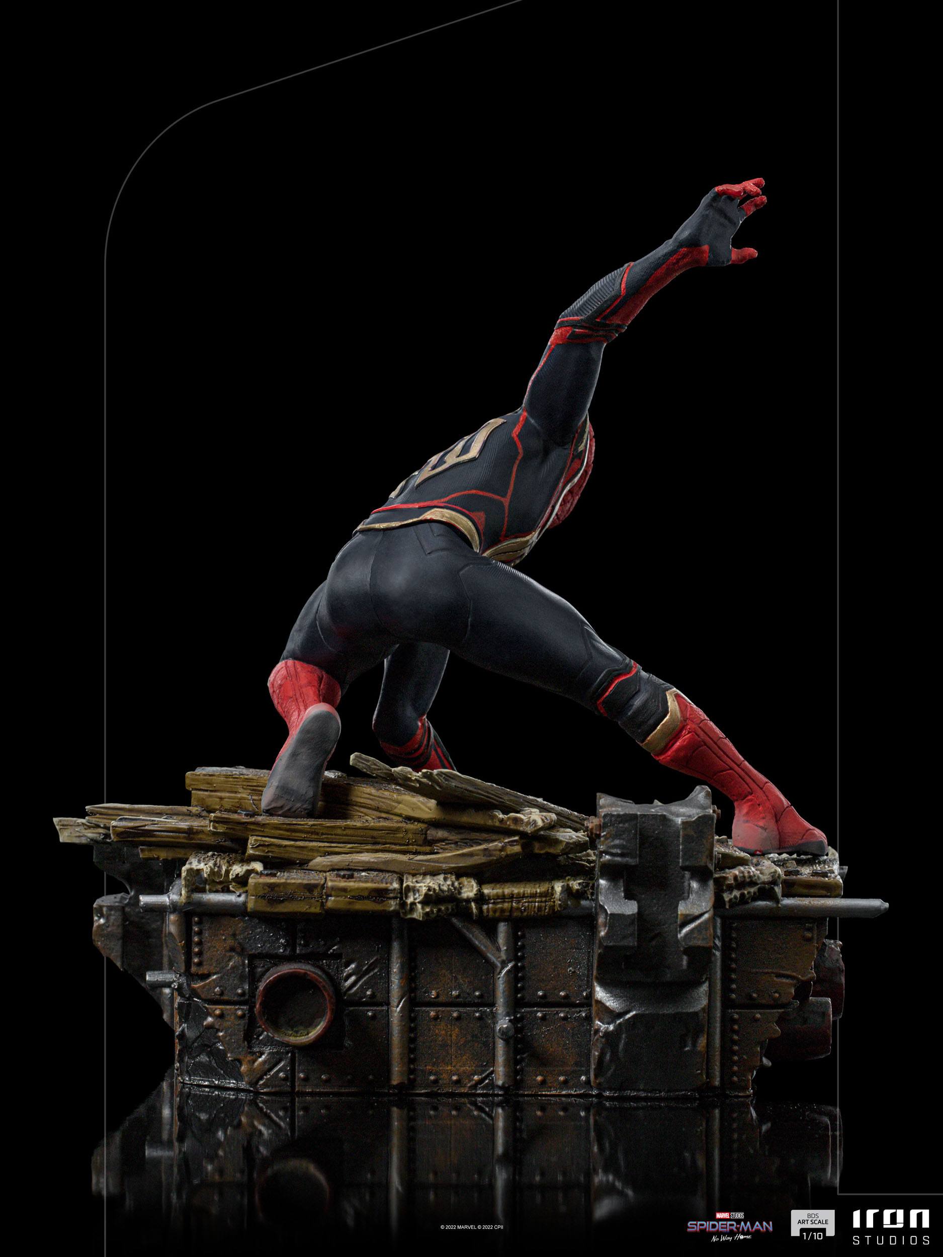 Estatua Deluxe Spider-Man Peter 1