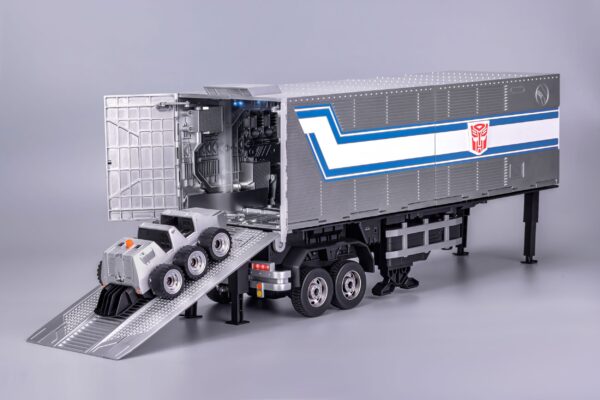 Robot Optimus Prime Flagship Trailer Kit Transformers