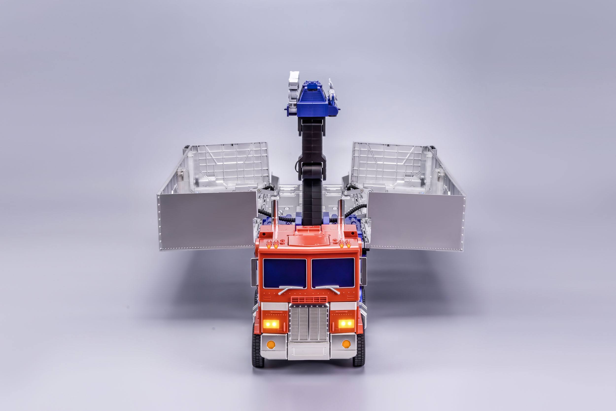 Robot Optimus Prime Flagship Trailer Kit Transformers