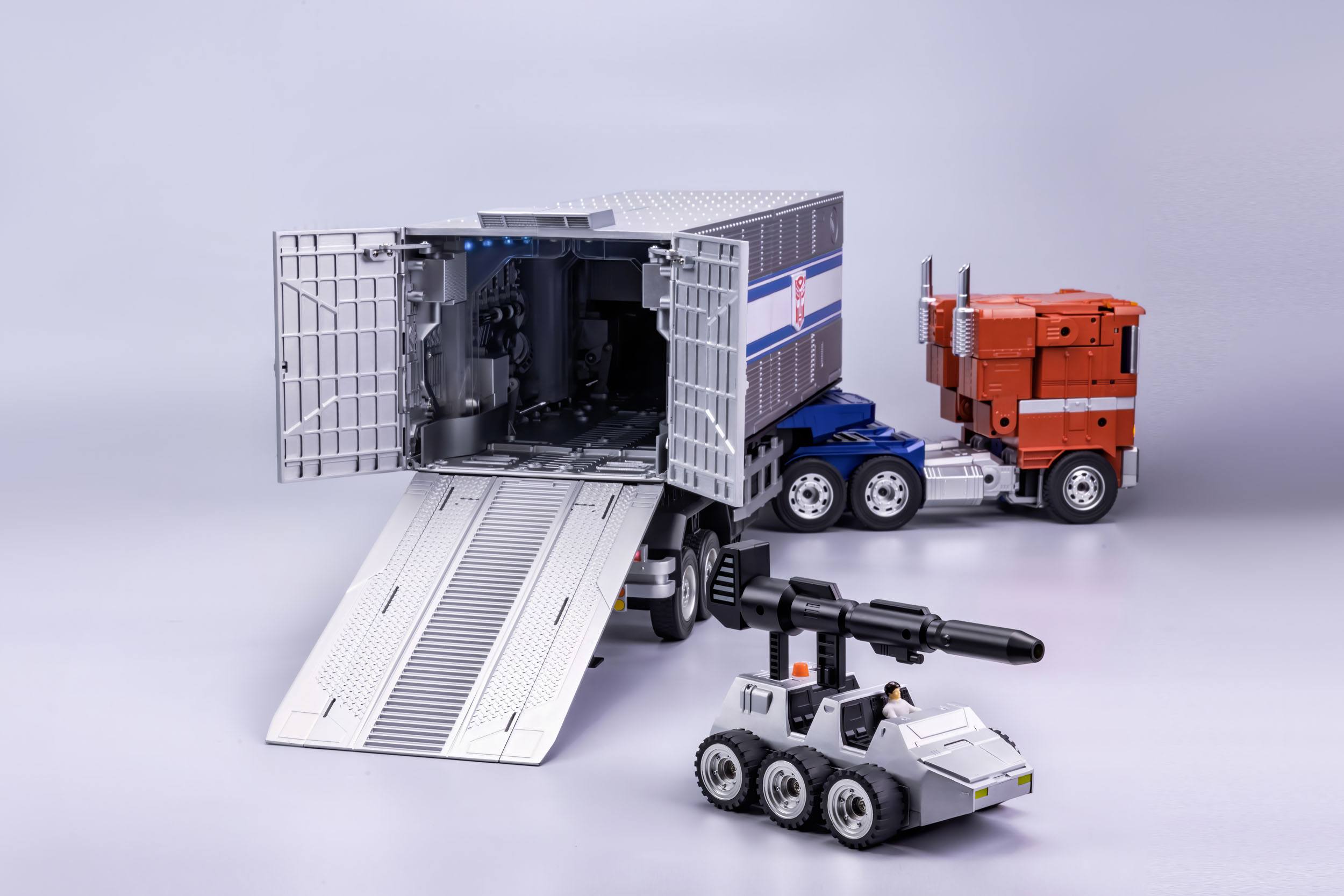 Robot Optimus Prime Flagship Trailer Kit Transformers