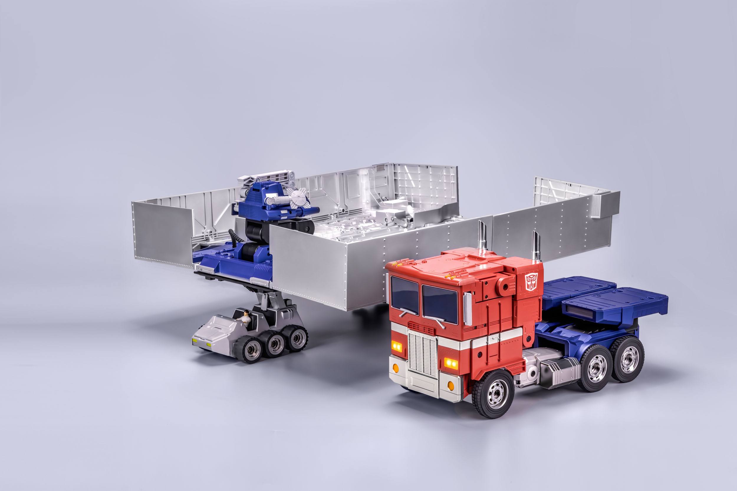 Robot Optimus Prime Flagship Trailer Kit Transformers