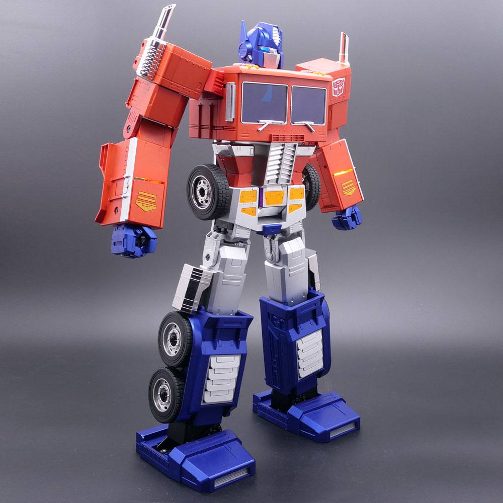 Robot auto-transformable Optimus Prime