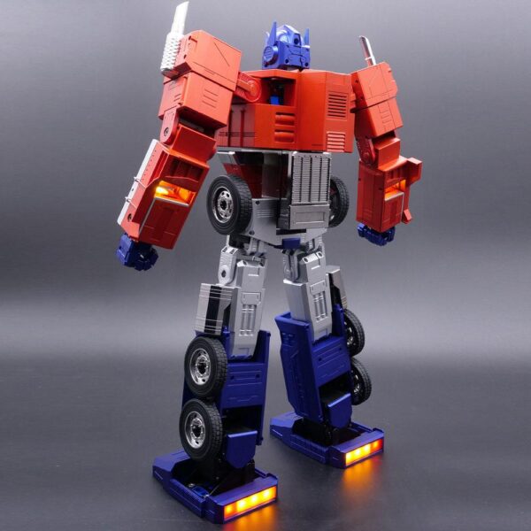 Robot auto-transformable Optimus Prime