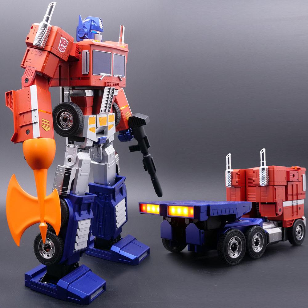 Robot auto-transformable Optimus Prime