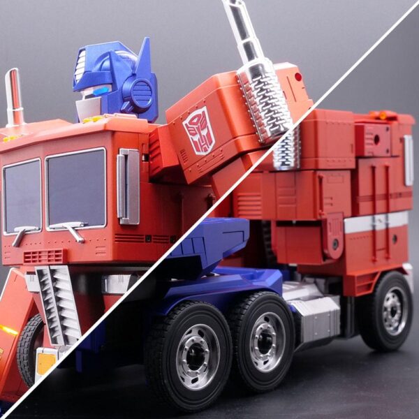 Robot auto-transformable Optimus Prime