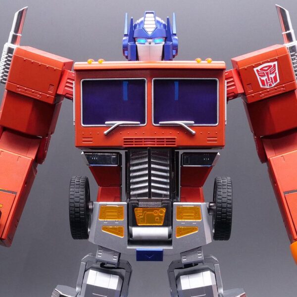 Robot auto-transformable Optimus Prime