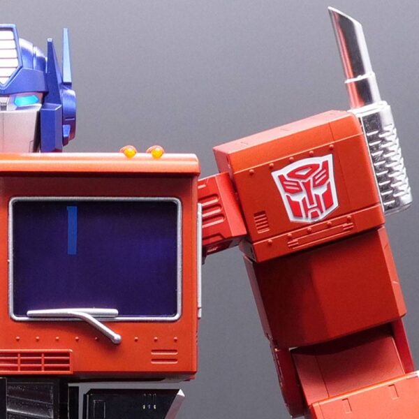 Robot auto-transformable Optimus Prime