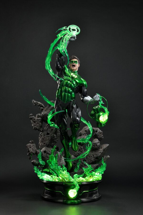 Descubre el apasionante mundo de Estatua Green Lantern Hal Jordan Deluxe.