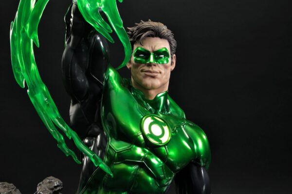 Descubre el apasionante mundo de Estatua Green Lantern Hal Jordan Deluxe.