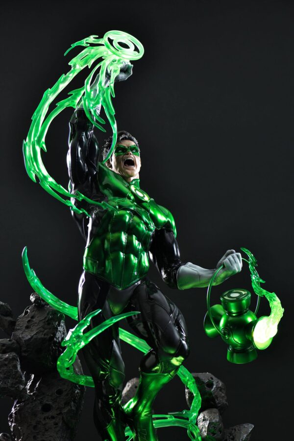 Descubre el apasionante mundo de Estatua Green Lantern Hal Jordan Deluxe.