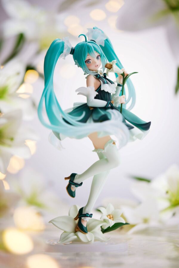 Estatua 39 Mikus Day Anniversary Version