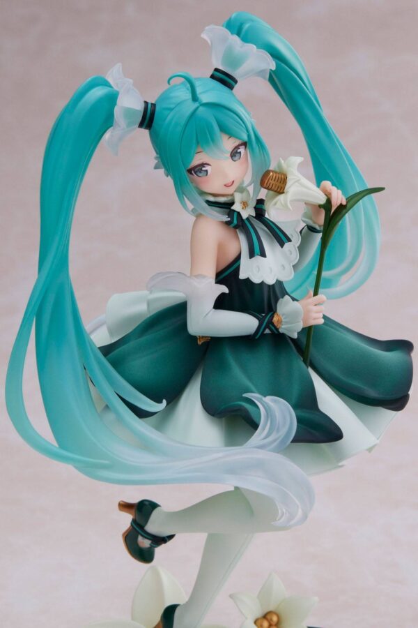 Estatua 39 Mikus Day Anniversary Version