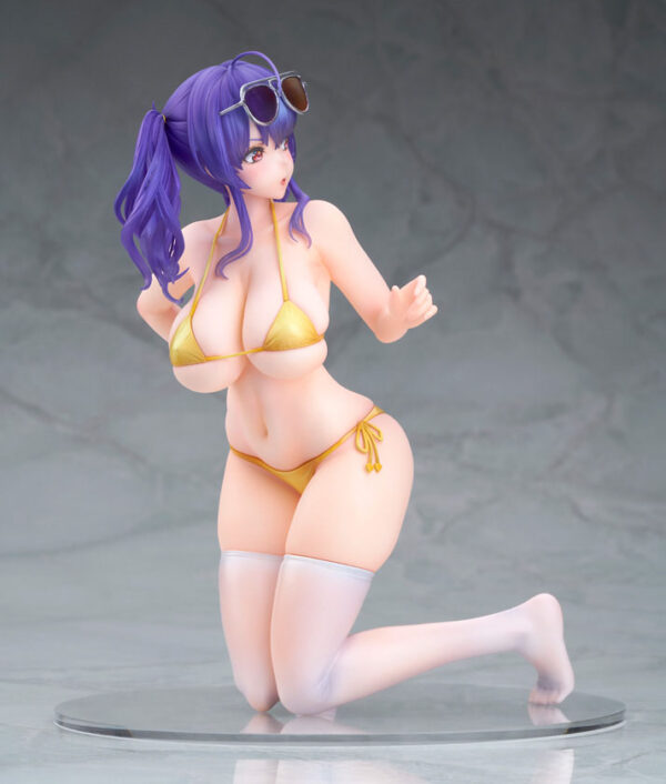 Estatua Azur Lane Pola at the Beach