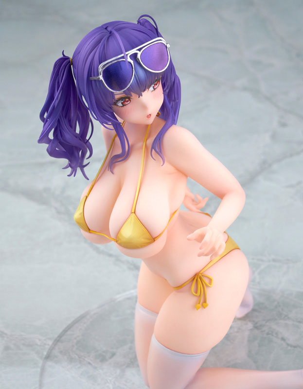 Estatua Azur Lane Pola at the Beach