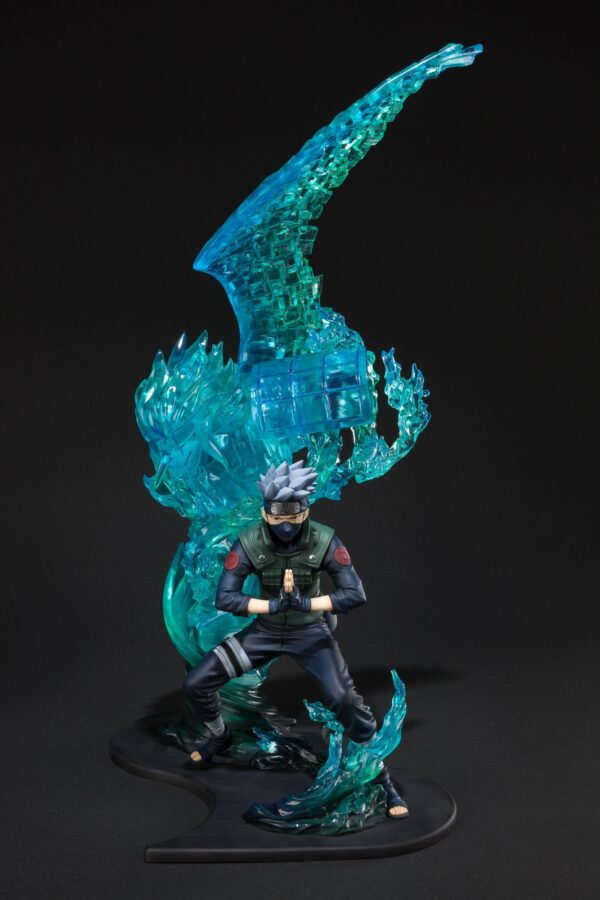 Descubre el apasionante mundo de Estatua FiguartsZERO Kakashi Hatake Susanoo.