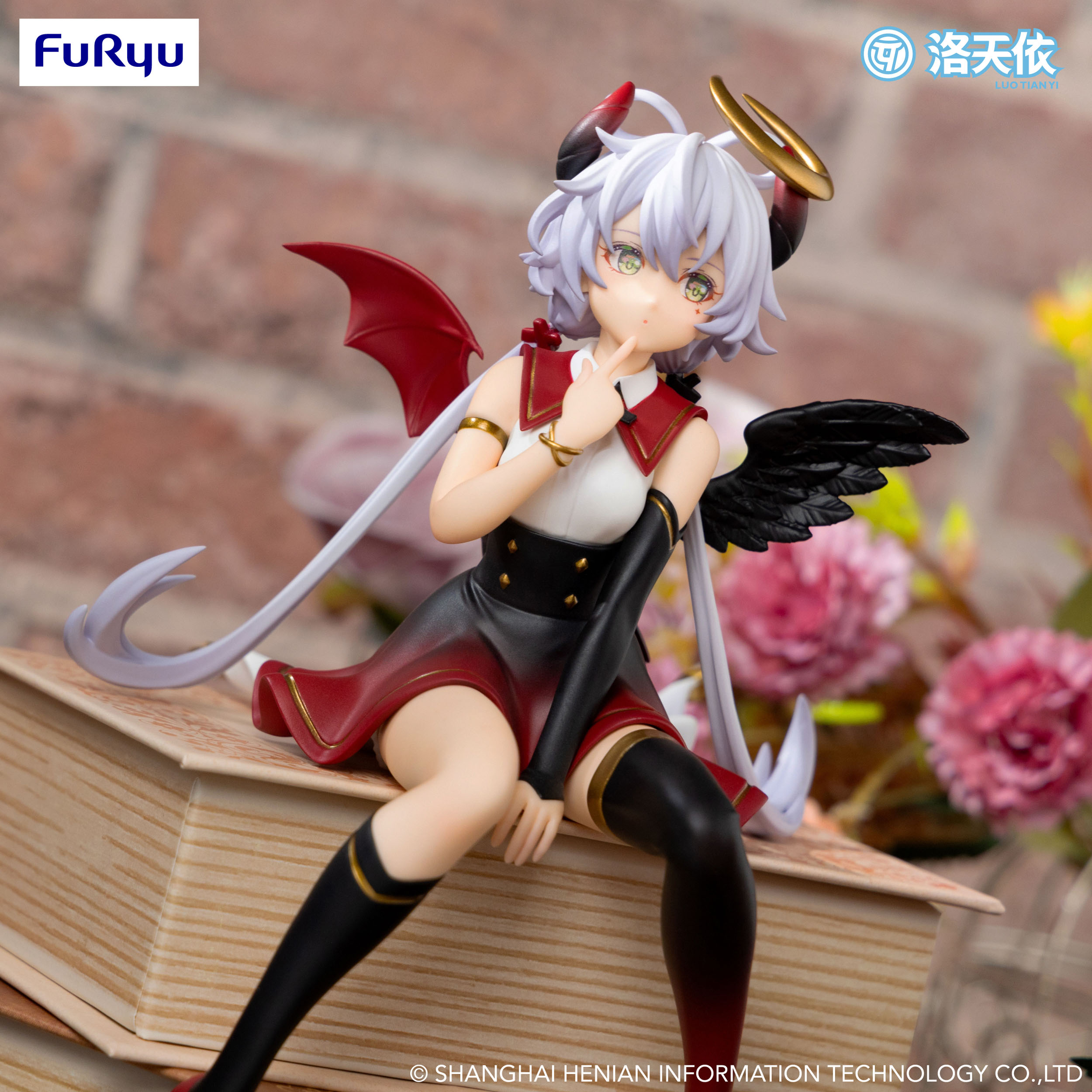 Estatua V Singer Luo Tianyi Fallen Angel