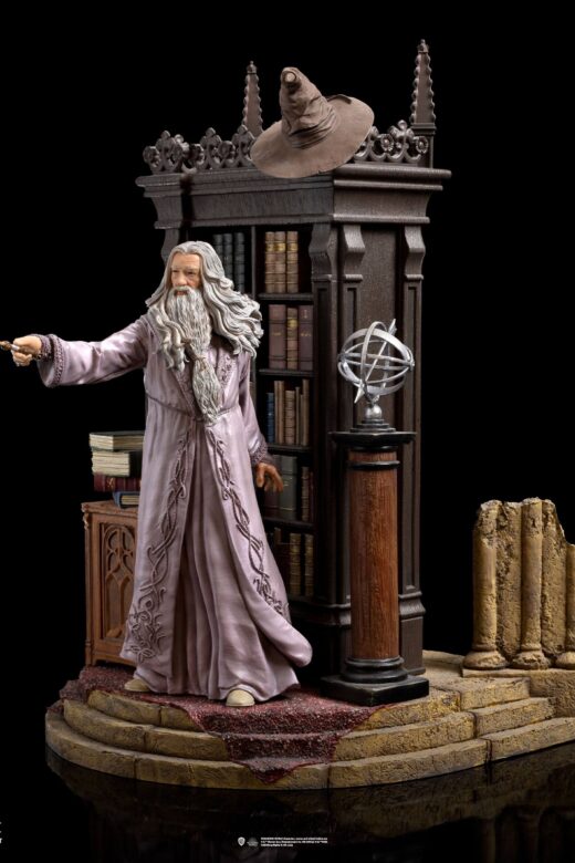 Descubre el apasionante mundo de Estatua Deluxe Albus Dumbledore Harry Potter.