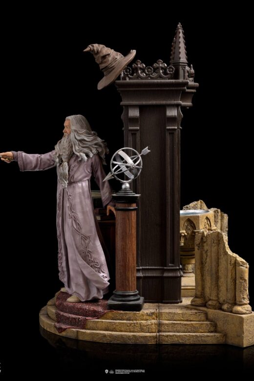 Descubre el apasionante mundo de Estatua Deluxe Albus Dumbledore Harry Potter.