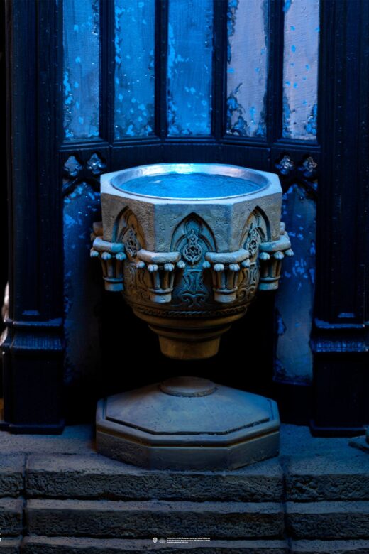 Descubre el apasionante mundo de Estatua Deluxe Albus Dumbledore Harry Potter.