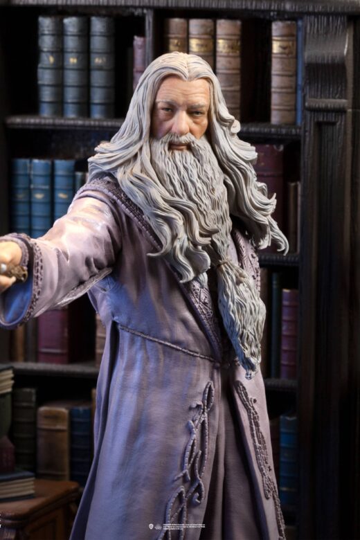 Descubre el apasionante mundo de Estatua Deluxe Albus Dumbledore Harry Potter.