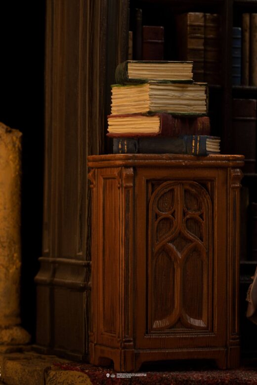 Descubre el apasionante mundo de Estatua Deluxe Albus Dumbledore Harry Potter.