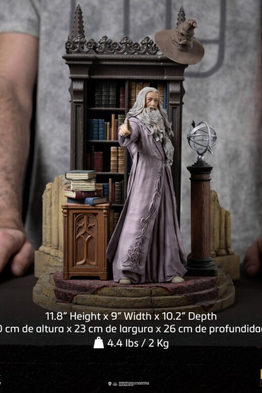 Descubre el apasionante mundo de Estatua Deluxe Albus Dumbledore Harry Potter.